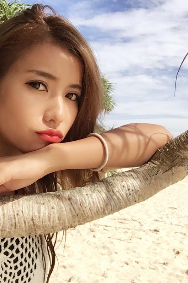 2女子狂欢遭18男子包围侵犯-丧尸屠城-Ultra HD本草中国在线观看免费