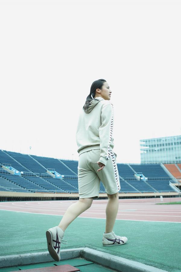 人妻忍着娇喘被中进中出视频-全高清免费手机观看