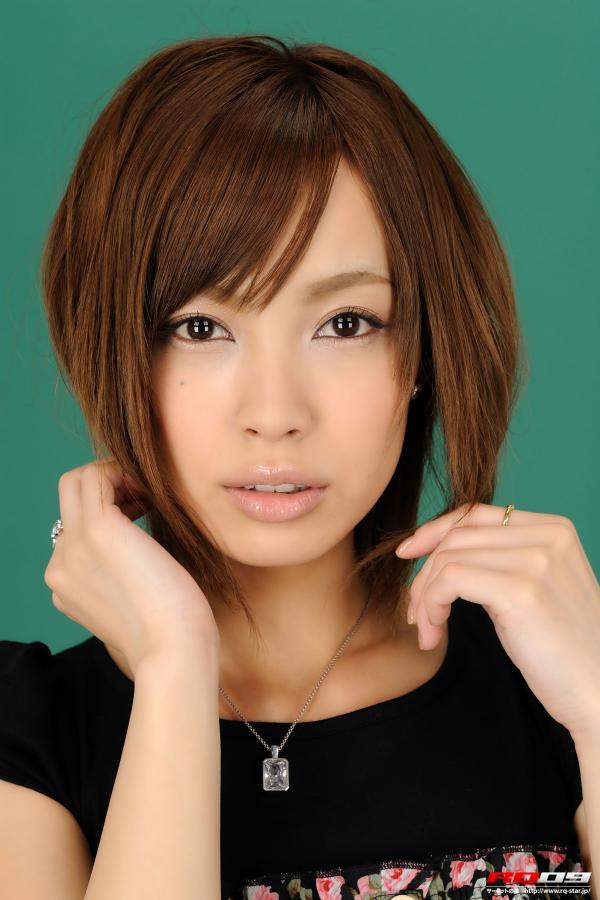 日本水蜜桃身体乳与韩国美白对比-4320P视频在线播放