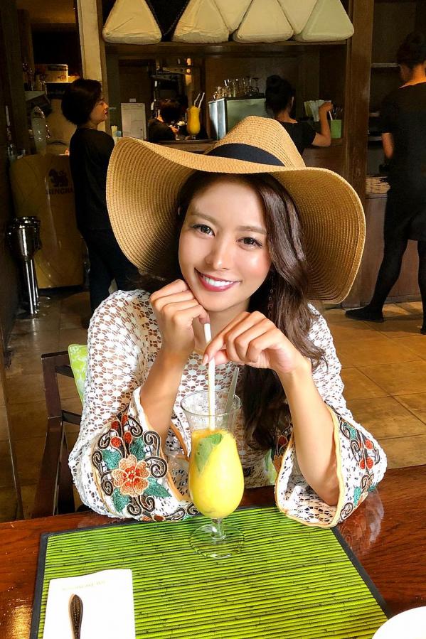 jizzjizz丝袜老师水多-SD中文字幕